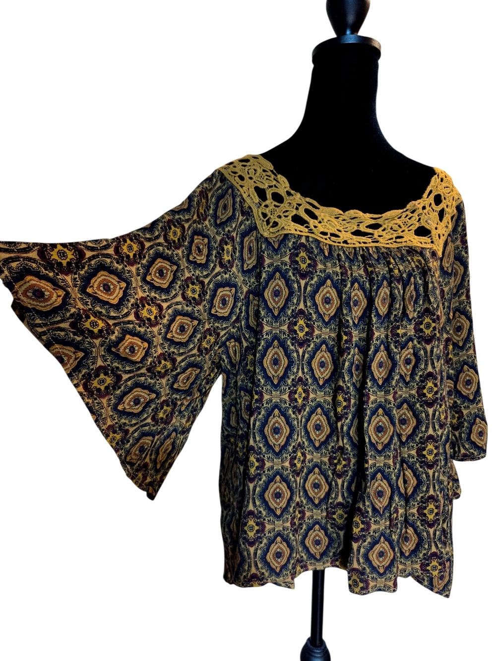 Gimmicks by BKE 100% Rayon Crochet Peasant Blouse From The Buckle Size L